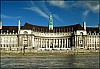 County Hall - w środku znajduje się Dali Universe i London Aquarium