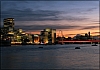 Londyn wieczorową porą widziany z Tower Bridge