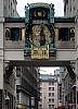 Zegar Ankeruhr - o 12:00 następuje parada 12 najznamienitszych postaci Wiednia