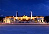 Frontowa strona pałacu Schonbrunn - wieczorem