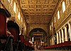 Wnętrze bazyliki St. Maria Maggiore - kasetonowy strop ze złota, na bokach mozaiki z V wieku