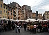 Campo de Fiori z pomnikiem Giordano Bruno ściętego za niesłuszne z kościelnymi poglądy