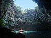 (Kefalonia) Podziemne jezioro Melissani odkryte po trzęsieniu ziemi w 1953 roku